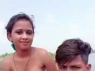 DesiPorn - Dehati Lovers Enjoying Outdoor Bathing On Selfie Cam