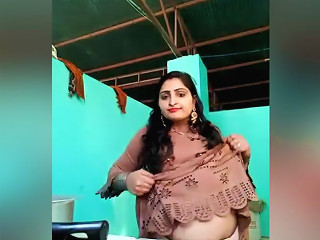 DesiPorn - Sexy Bhabhi Shows Her Boobs And Big Ass